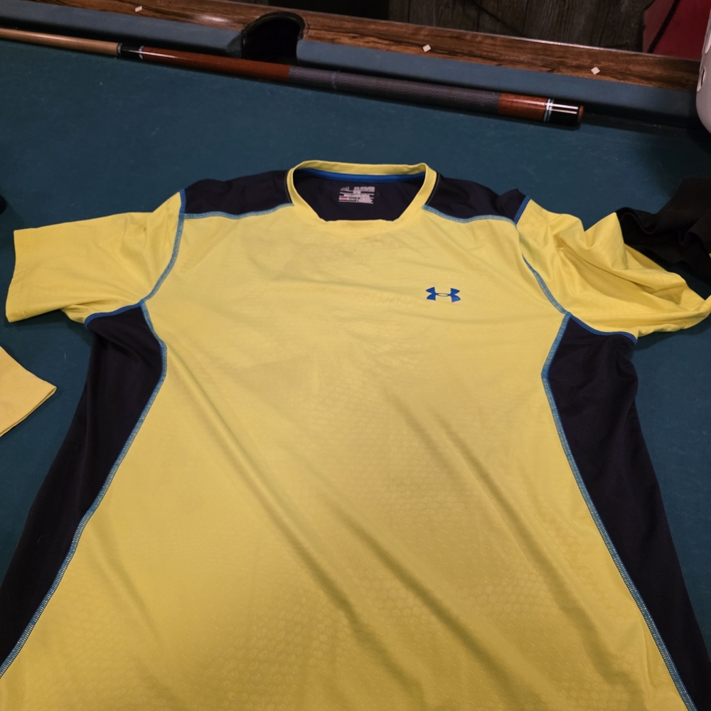 Under Armour Men's Yellow and Black Performance Tee